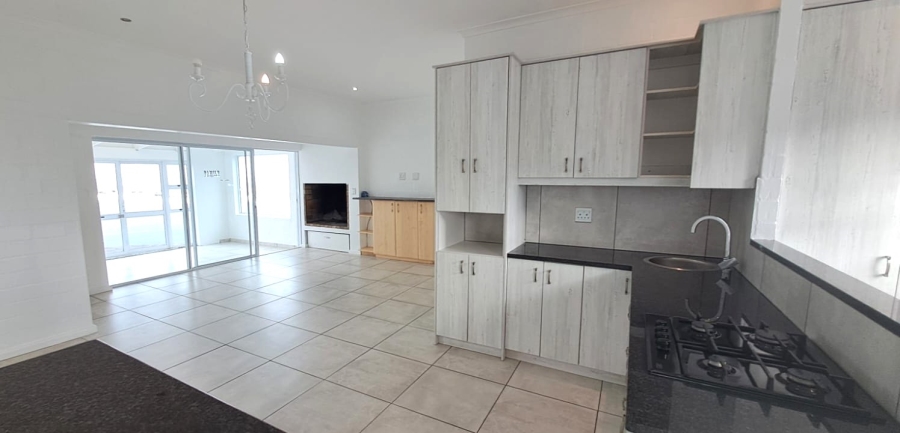 4 Bedroom Property for Sale in Hoogland Western Cape